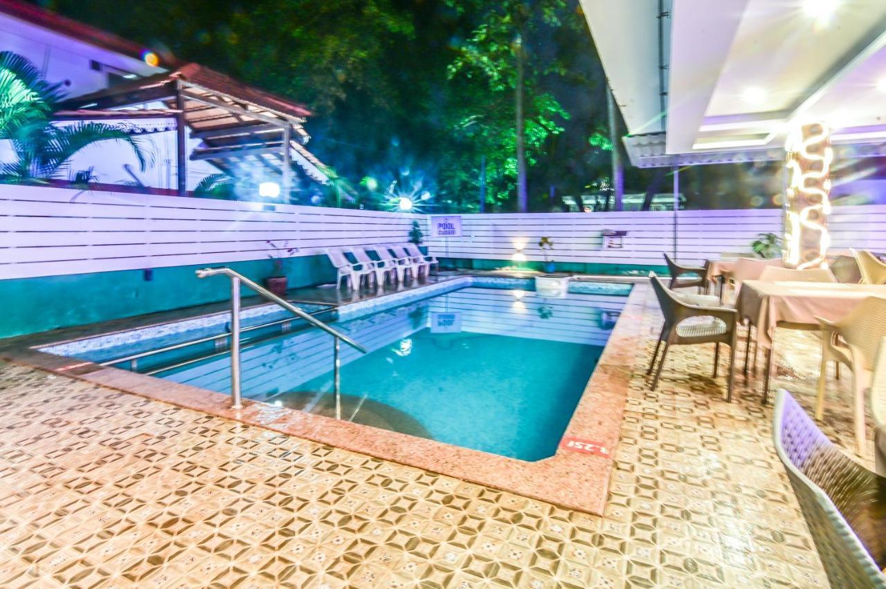 De Falcon Goa Beach Resort Candolim Extérieur photo