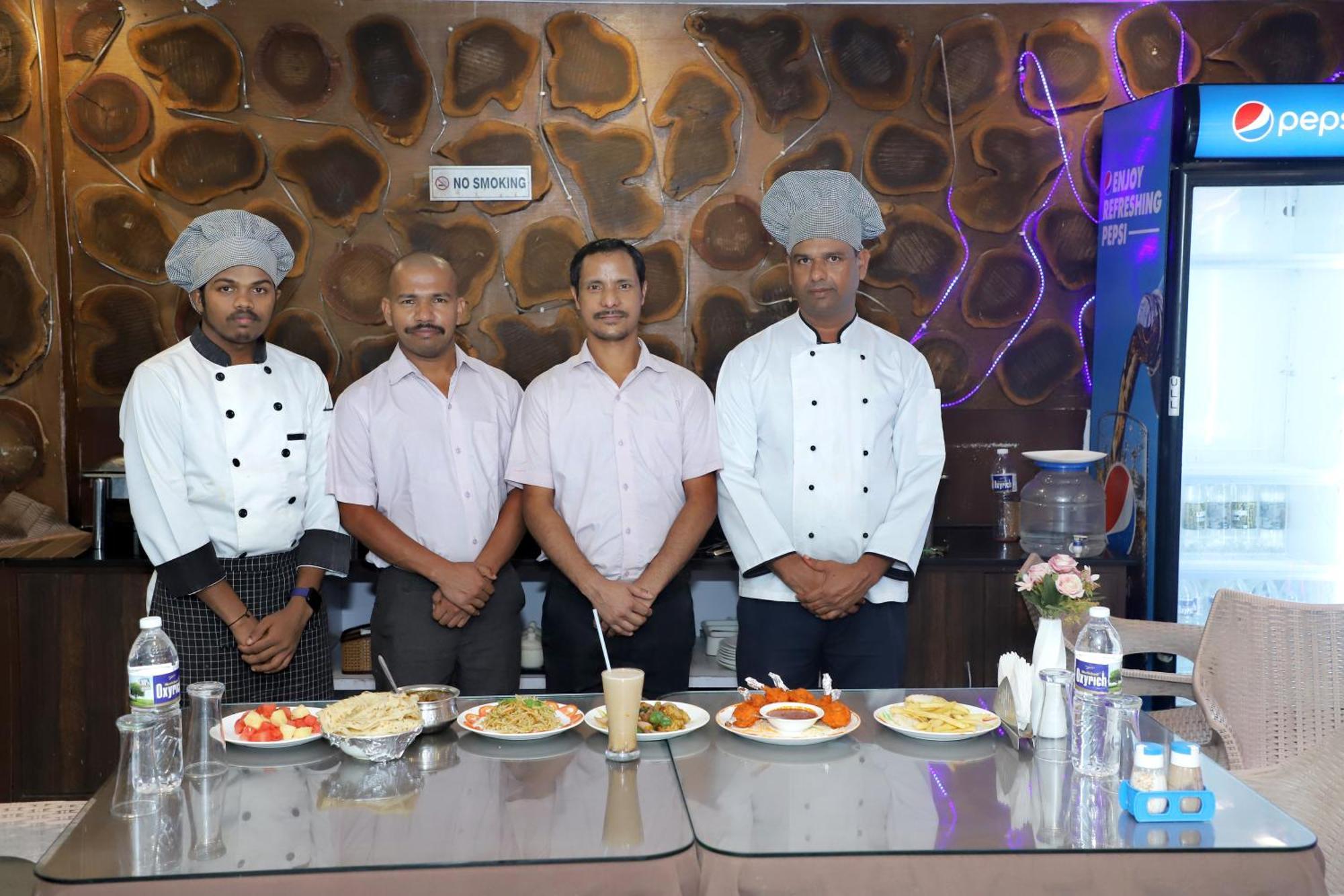 De Falcon Goa Beach Resort Candolim Extérieur photo